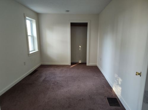 1273 1 Nh Tpke, Northwood NH  03261-3408 exterior