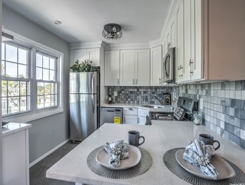 117 Mariners Way, Copiague, NY 11726-5111