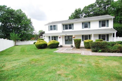 5 Fern Oval, Orangeburg, NY 10962-2414