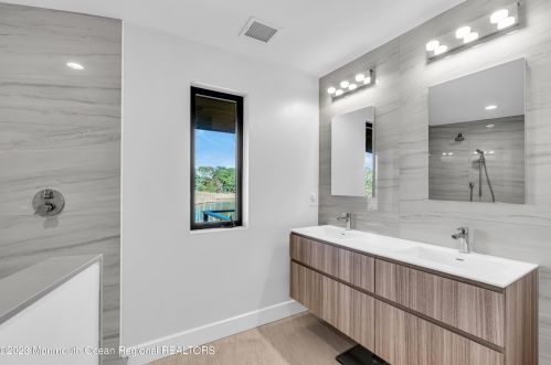 49 Cherokee Ln, Bricktown NJ  08724-4405 exterior