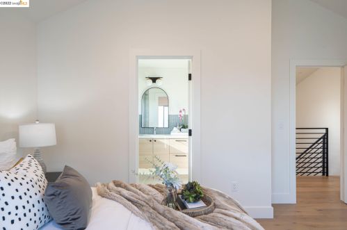 1049 61 St, Oakland CA 94608-2355 exterior