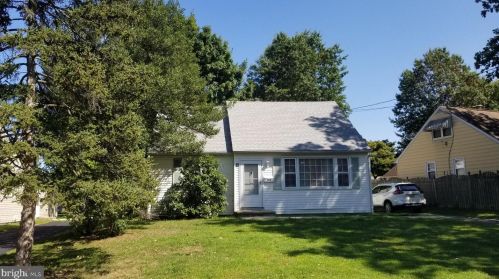 504 Dubois Ave, Barrington, NJ 08007-1012