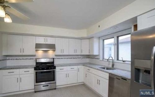 212 Falmouth Ave, Elmwood Park, NJ 07407-2313
