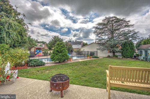 1188 Marie Ave, Ephrata PA  17522-1524 exterior