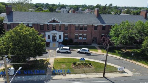 2381 Yorktown St, Rockville Centre NY  11572-1717 exterior