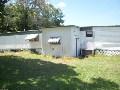 542 Avenue F, Moore Haven, FL 33471-2705