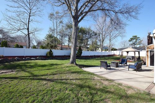 4 Merrimac Ct, Huntington Station NY  11746-6011 exterior