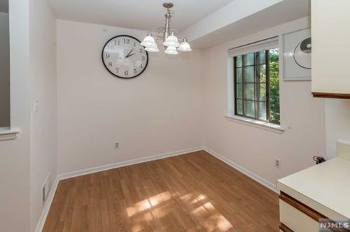 3710 Mark Twain Way, Mahwah NJ  07430-3477 exterior