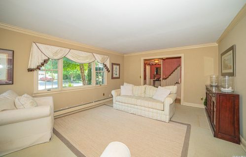 120 Lakeside Dr, Oakdale NY  11769-2250 exterior