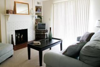 5500 Weslo Willow Dr, Greensboro, NC 27409-1906