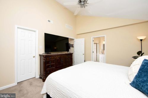 106 Alexander Rd, Beverly NJ  08010-3112 exterior