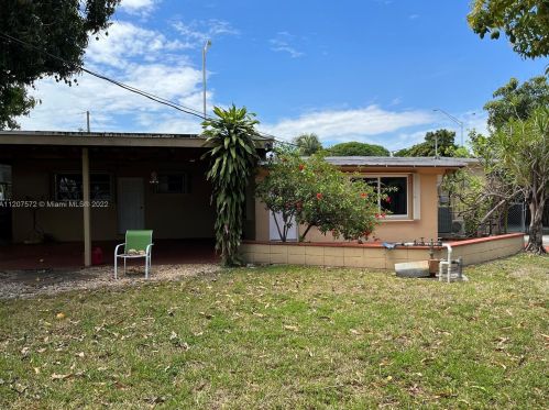 1595 53rd St, Hialeah FL  33012-2243 exterior