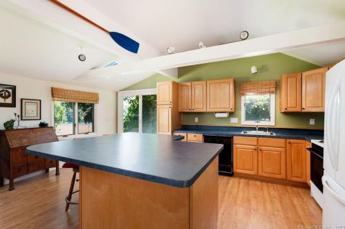 1 Beach Dr, Danbury CT  06812-3425 exterior