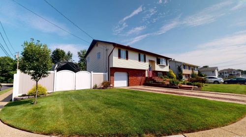1 Donwood Ave, South Setauket, NY 11720-3017