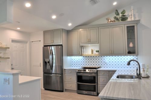 523 6th St, Vero Beach FL  32962-1687 exterior