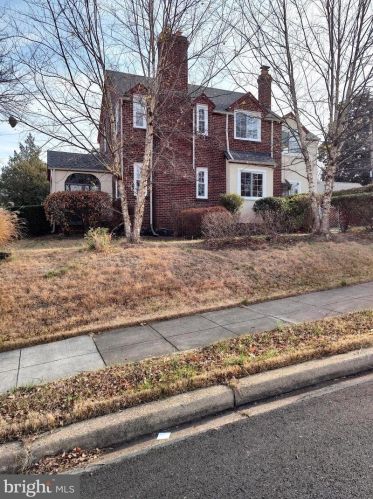 2601 Newton St, Washington, DC 20018-2921