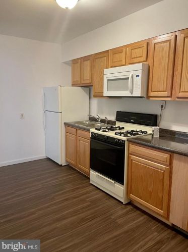 307 Delamore Pl, Wilmington DE  19805-3522 exterior