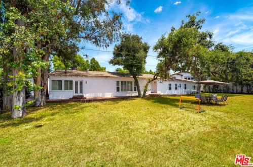 4711 Tyrone Ave, Van Nuys CA  91423-2319 exterior