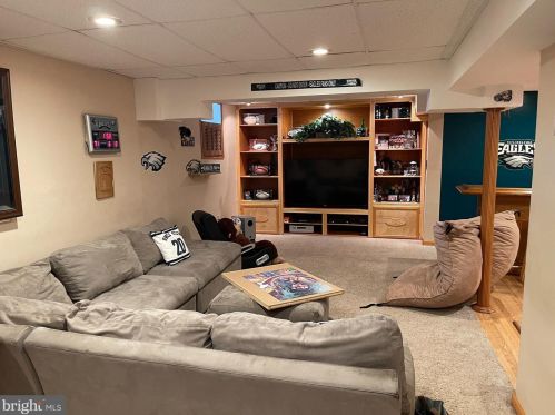 32 Windward Ct, Collegeville PA  19426-2869 exterior