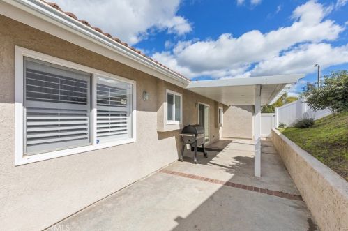 27093 Rainbow Crk Dr, Temecula CA 92591-4570 exterior