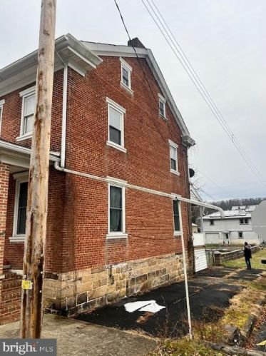 141 Main St, Paradise Park, PA 17068-9658
