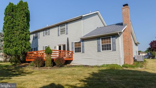 6529 Baywood Dr, Harrisburg PA 17111-6894 exterior