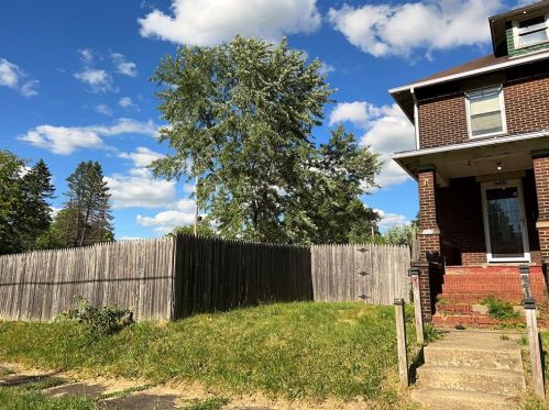 907 Baldwin Ave, Hermitage, PA 16146-2511