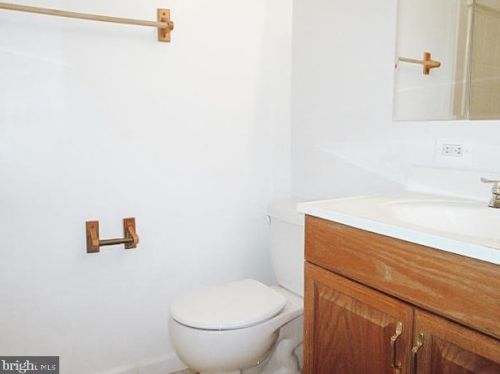 11907 Escalante Ct, Herndon VA  20191-1833 exterior