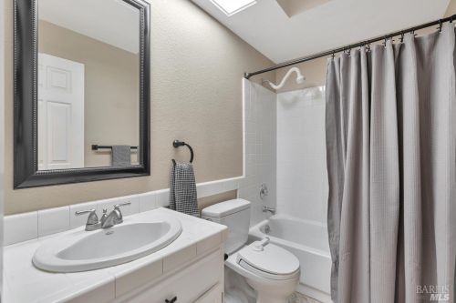 551 Shagbark St, Windsor CA  95492-8143 exterior