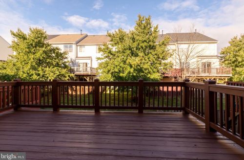 2485 Wheat Meadow Cir, Herndon VA  20171-3055 exterior