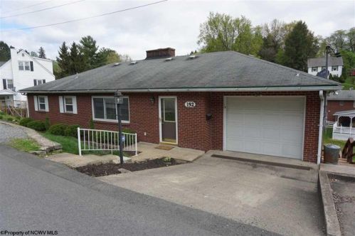 192 Circle Dr, White Hall, WV 26554-1432