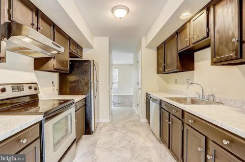 53 Vlg Dr, Collegeville PA  19473-2314 exterior