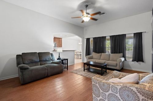 2022 Borthwick Ln, Conroe TX  77301-4320 exterior