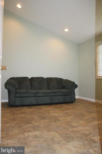 7 Dogwood Dr, Trenton NJ  08648-3205 exterior