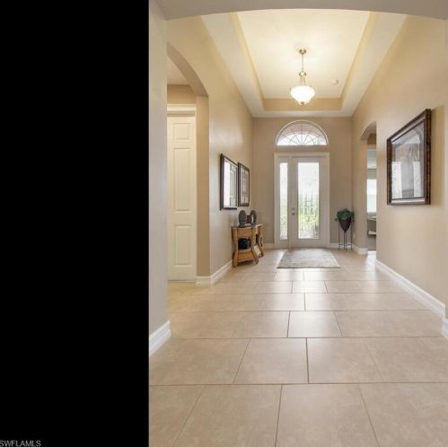 10142 Avonleigh Dr, Bonita Springs, FL 34135-7019