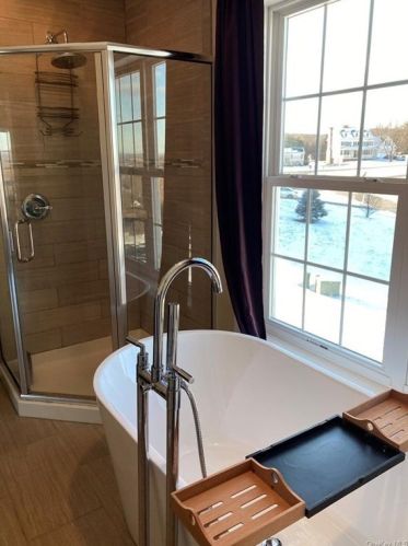 8 Summit Dr, Marlborough NY  12542-6408 exterior