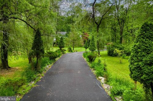 96 Steinmetz Rd, Collegeville, PA 19473-1422