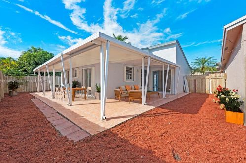 8604 193rd Ter, Hialeah, FL 33015-5328