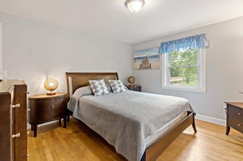 76 River Dr, South Kingstown RI  02882-2735 exterior