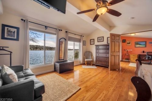 16 Maple Pkwy, Sparta NJ  07871-2011 exterior