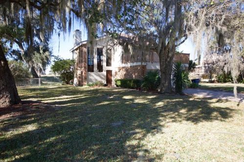 315 Twin Lakes Blvd, West Columbia, TX 77486-9679