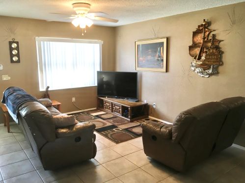 1974 Dranson Cir, Fort Pierce, FL 34952-6628