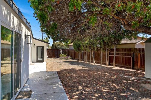 5702 Bakewell St, San Diego CA 92117-4044 exterior