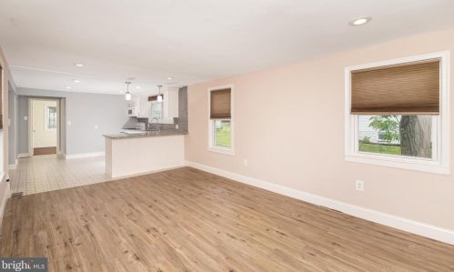 806 Pitman Ave, West Deptford NJ  08063-1324 exterior