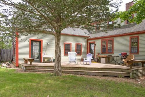 10 Leathers Ln, Dover, NH 03820-4699