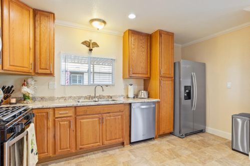 1459 Standiford Ave, Modesto CA  95350-0701 exterior