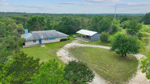 190 Red Robin Rd, Red Rock, TX 78662-2693
