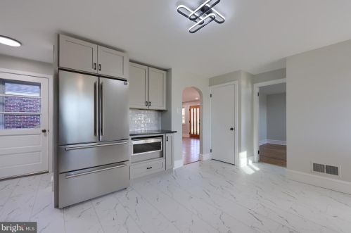 124 Millersville Rd, Lancaster PA  17603-4220 exterior