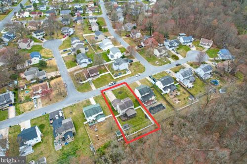 828 Gwynn Ct, Bear, DE 19701-3012