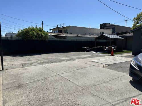 5520 Cahuenga Blvd, North Hollywood CA  91602-2376 exterior
